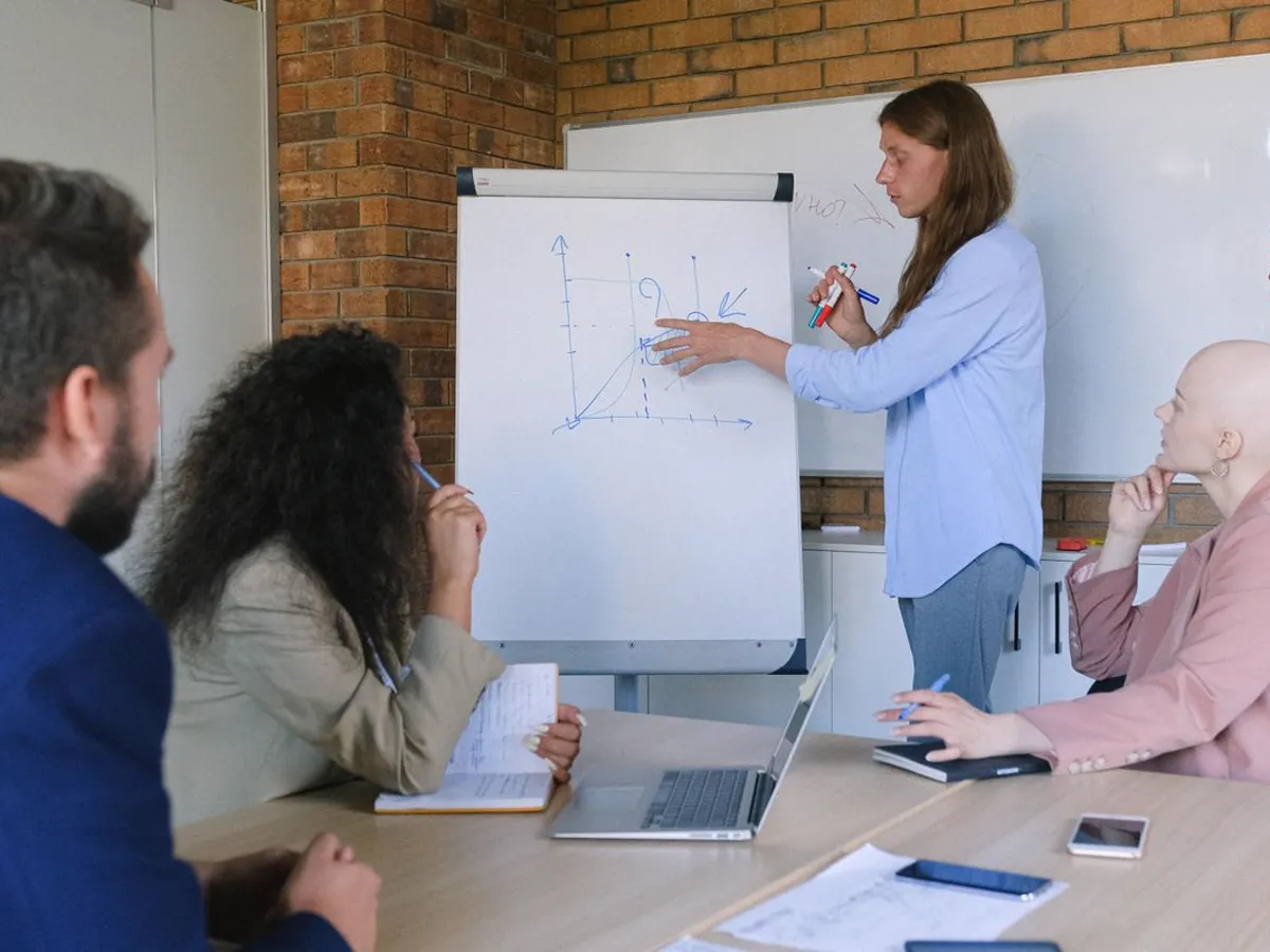 Équipe participant à une session de sensibilisation interne en entreprise