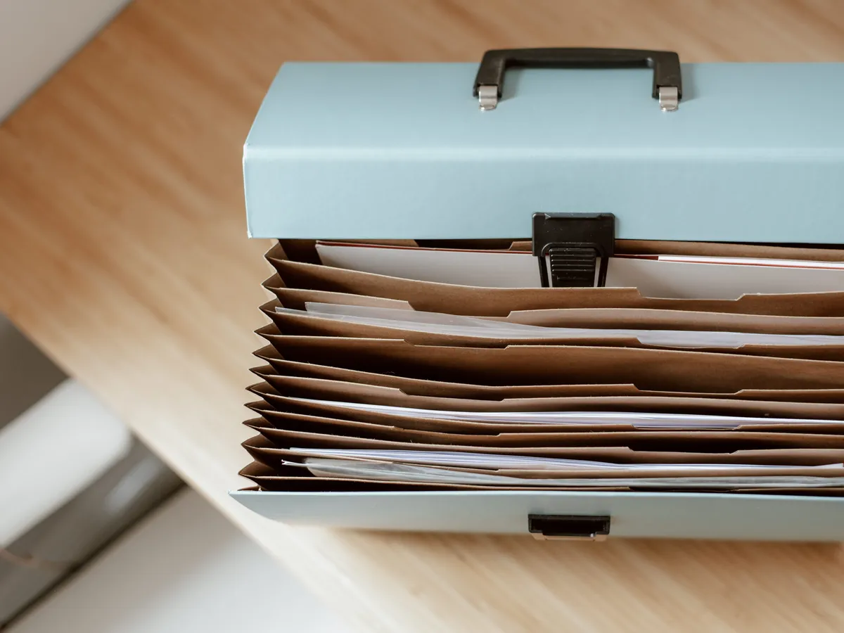 Formatrice constituant un dossier de preuves de conformité indicateur par indicateur