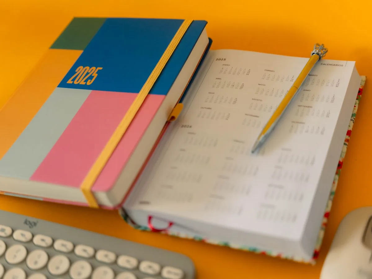 Planning de formation détaillé par séquences affiché sur un tableau