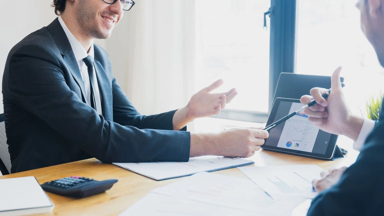 Dirigeant d'organisme de formation présentant une offre éligible au CPF à un client