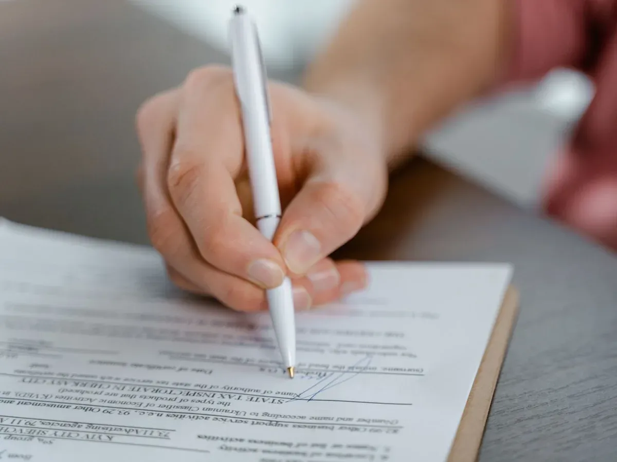 Responsable d'organisme de formation signant la réponse à un rapport de contrôle CPF