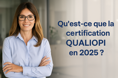 Une femme professionnelle expliquant le principe de la certification QUALIOPI